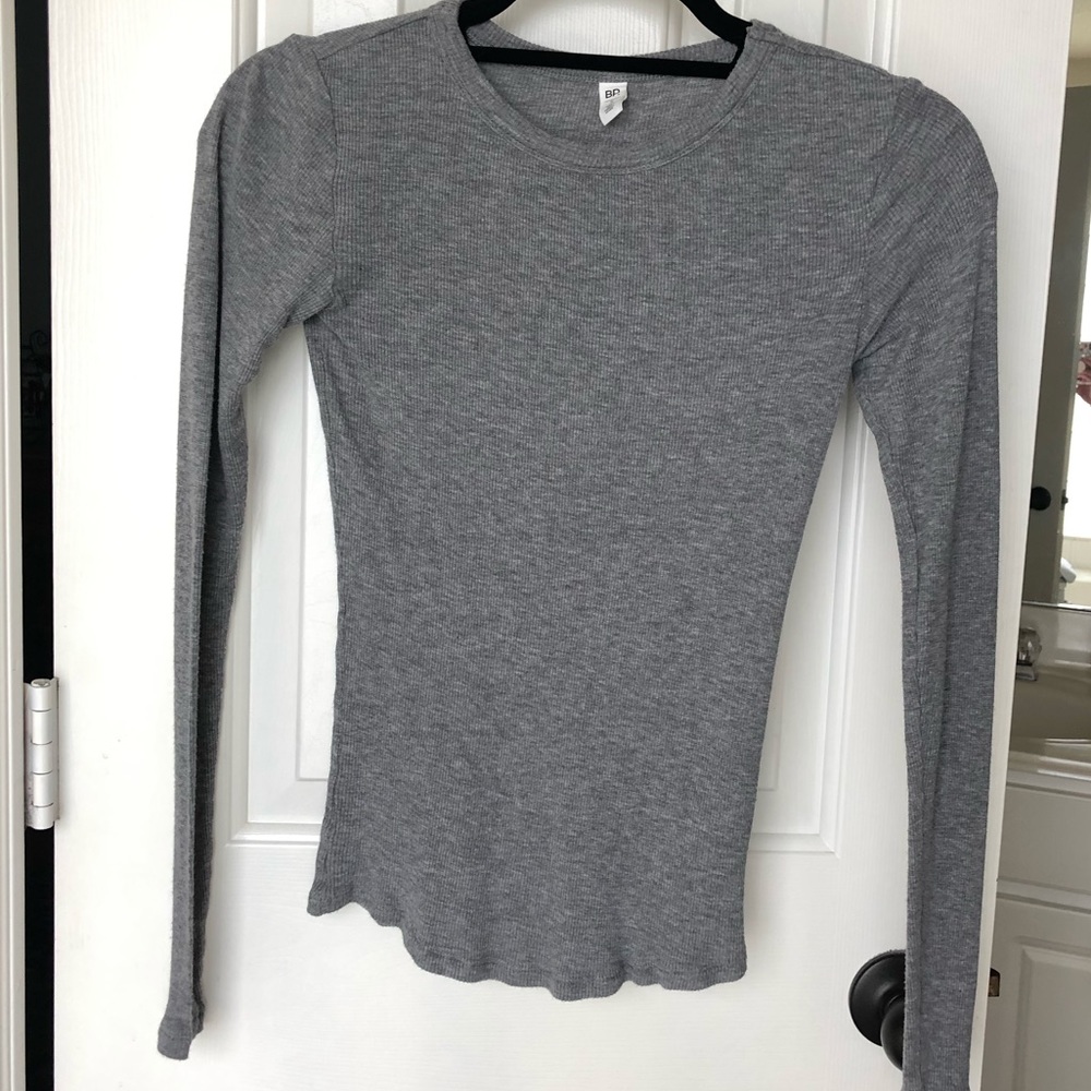 Gray ribbed long sleeve shirt